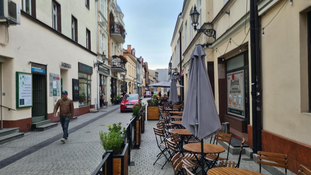 Raciborska Royal Apartment - Miejsce Parkingowe Na Parkingu Strzezonym Gliwice Exterior photo