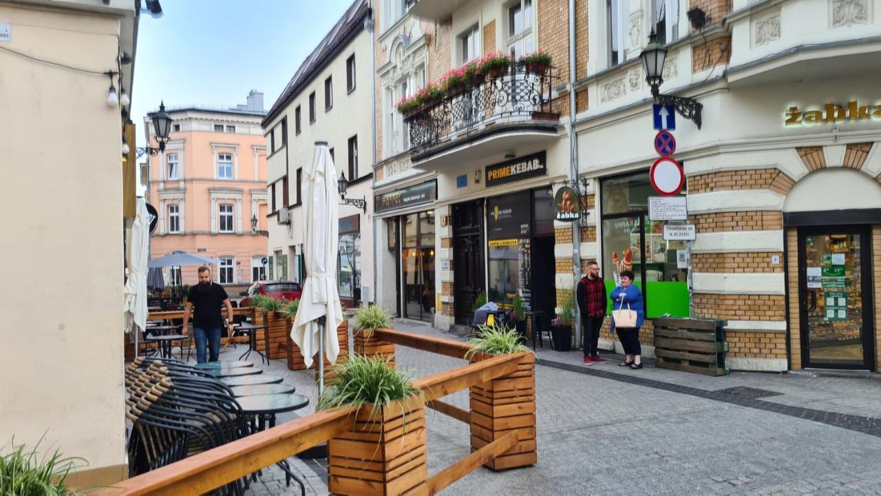 Raciborska Royal Apartment - Miejsce Parkingowe Na Parkingu Strzezonym Gliwice Exterior photo